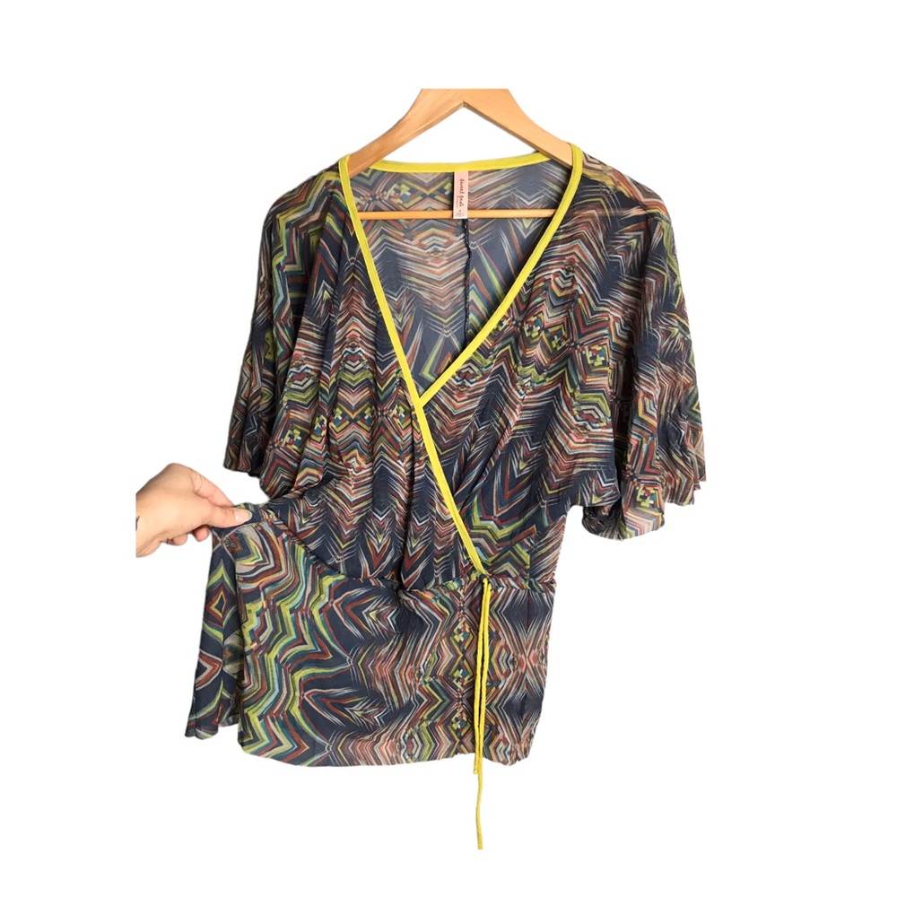 Sweet Pea | Sheer zig zag print wrap short sleeve cover up •